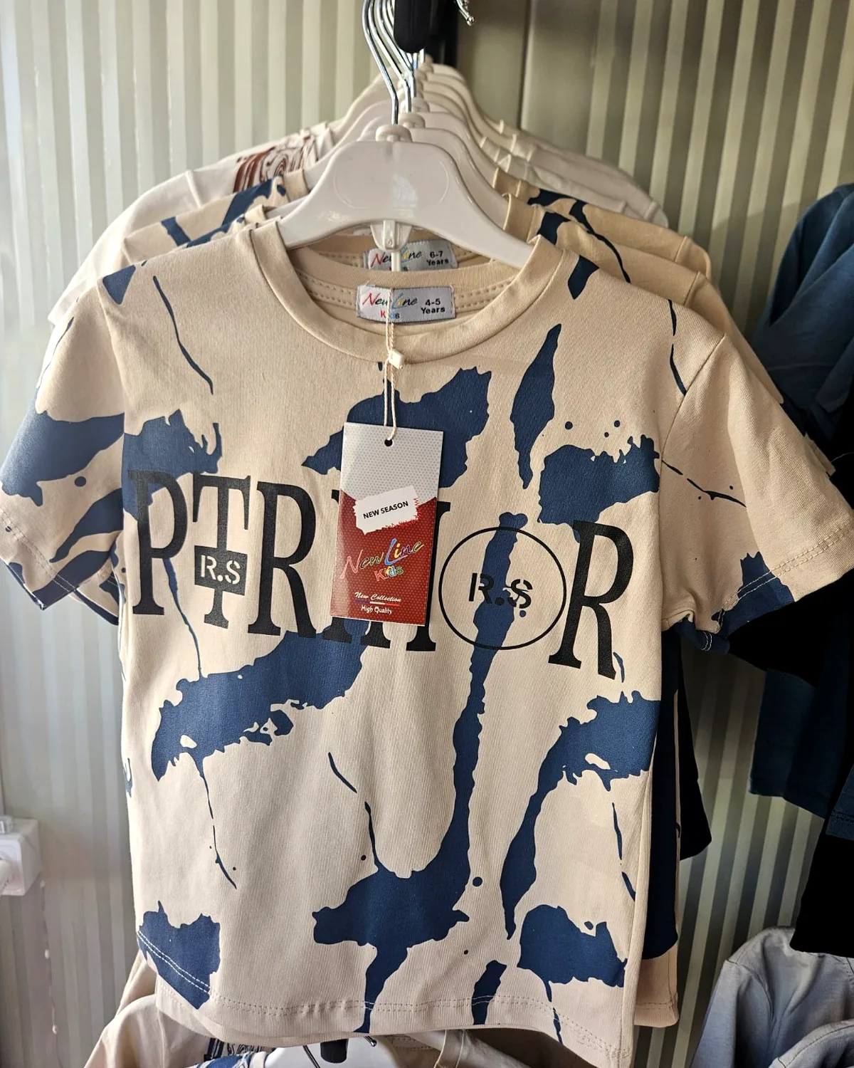 Bej Lacivert Retro Tişört